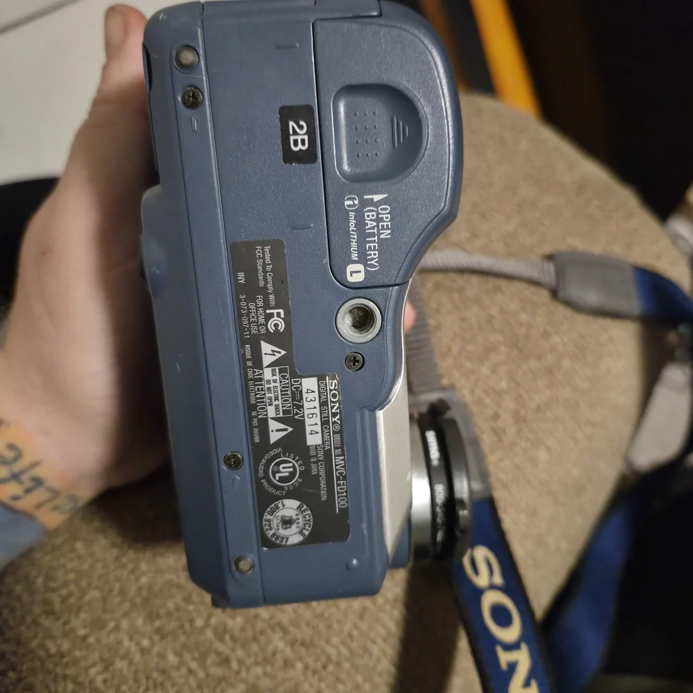 Sony MVC-FD100 Digital Still Camera Untested